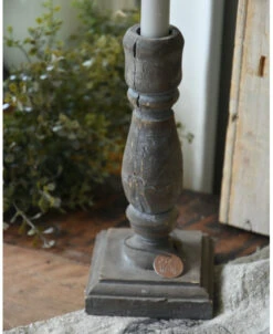 Kandelaar Vergrijst Met Vierkante Voet