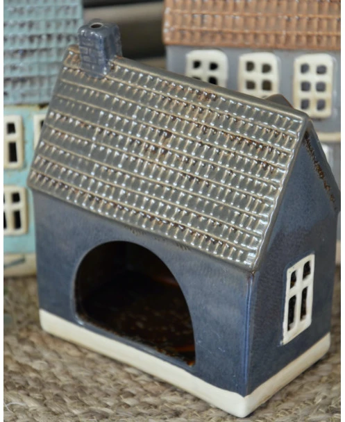 Donker Blauwe Engelse Cottage Met Dakkapel, IB Laursen - Afbeelding 4