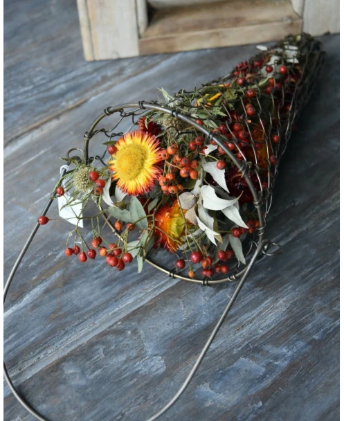 Draadmand Gevuld Met Droogbloemen In Warme Tinten - Afbeelding 2