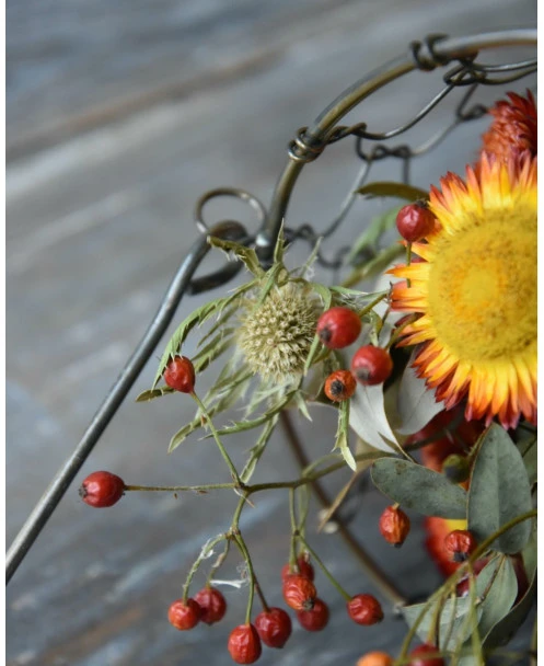 Draadmand Gevuld Met Droogbloemen In Warme Tinten - Afbeelding 6