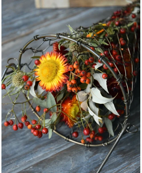 Draadmand Gevuld Met Droogbloemen In Warme Tinten - Afbeelding 7