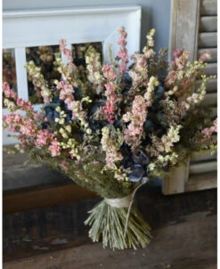 Droogbloemen Biedermeier Met Hortensia's En Riddersporen