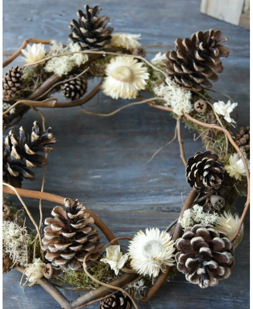 Droogbloemen Krans In Crème Met Dennenappels