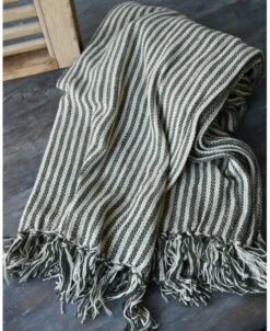 Geweven Sprei Olijfgroen Gebroken Wit Gestreept Met Kwastjes, IB Laursen