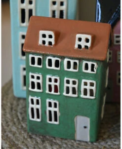 Groen Pakhuis Nyhavn Theelicht Met Lichte Ramen En Dakkapellen, IB Laursen