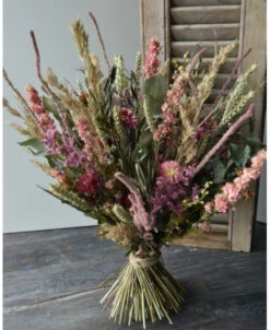 Groot Gelaagd Droogbloem Boeket In Roze, Violet En Groen