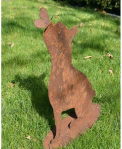 Hond Met Vlinder Op Z'n Neus Ecoroest Tuindecoratie