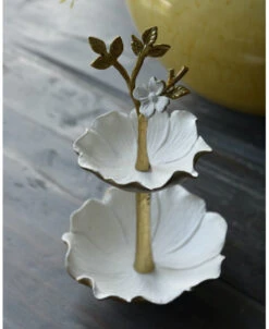 Kleine Etagere Bloem In Antiek Wit En Goud, Sieraden/bonbon Schaaltje