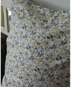 Kussenhoes Rechthoekig Gebloemd Met Zacht Geel, Blauw En Kleikleur, IB Laursen