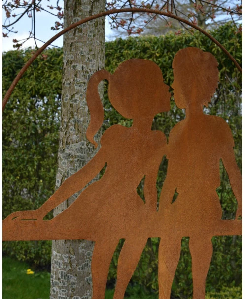 Meisje En Jongen Geven Elkaar Een Kusje, Hangend Ecoroest - Afbeelding 5