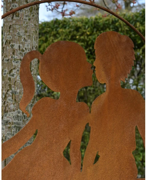 Meisje En Jongen Geven Elkaar Een Kusje, Hangend Ecoroest - Afbeelding 8