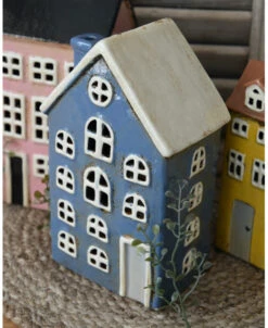 Pakhuis Nyhavn Blauw Met Schoorsteen En Open Ramen, IB Laursen