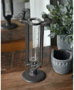 Regenmeter Van Gietijzer Met Vogeltjes En Glazen Meter