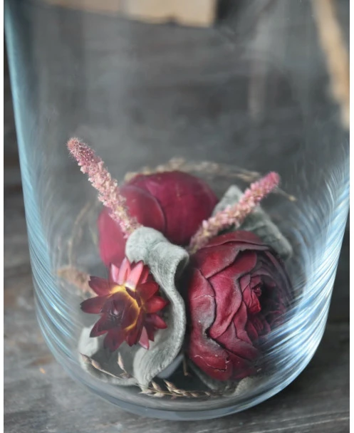 Glazen Vaas Gevuld Met Gevries- Droogde Bloemen In Het Bordeaux Rood - Afbeelding 5