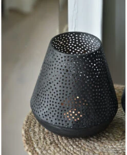 Taps Windlicht Met Ronde Gaatjes In Cirkel Patroon