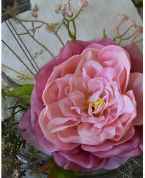 Zijde Bloemstukje Met Pastel Roze Roos En Wit Houten Hart - Afbeelding 3