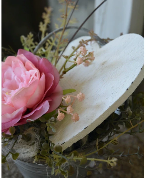 Zijde Bloemstukje Met Pastel Roze Roos En Wit Houten Hart - Afbeelding 4