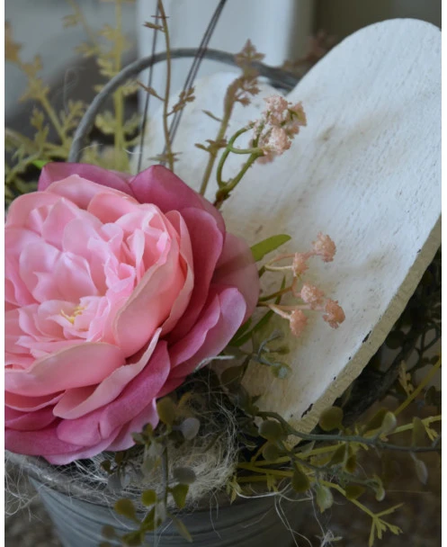 Zijde Bloemstukje Met Pastel Roze Roos En Wit Houten Hart - Afbeelding 7