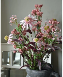 Zijde Boeket In Het Roze Met Bessen, Vergeet Me Nietje En Echinacea