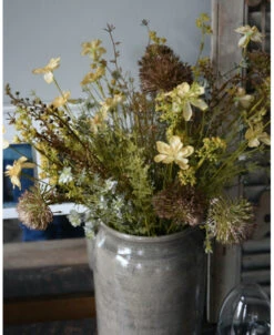 Zijde Pluk Veldboeket In Zacht Geel, Groen En Bruin
