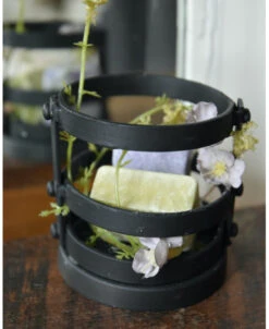 Zwarte Metalen Houder Met Amber Blokjes Lavendel En Jasmijn